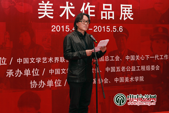 画家代表王赞在展览开幕式上讲话。陈维平 摄