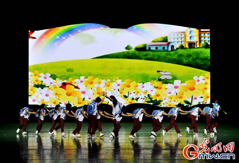 儿童情境歌舞诗剧《天天向上》在京公演（组图）